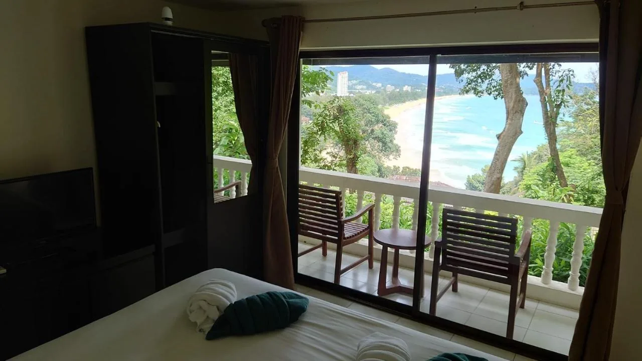Номер с видом на море в On The Hill Karon Resort